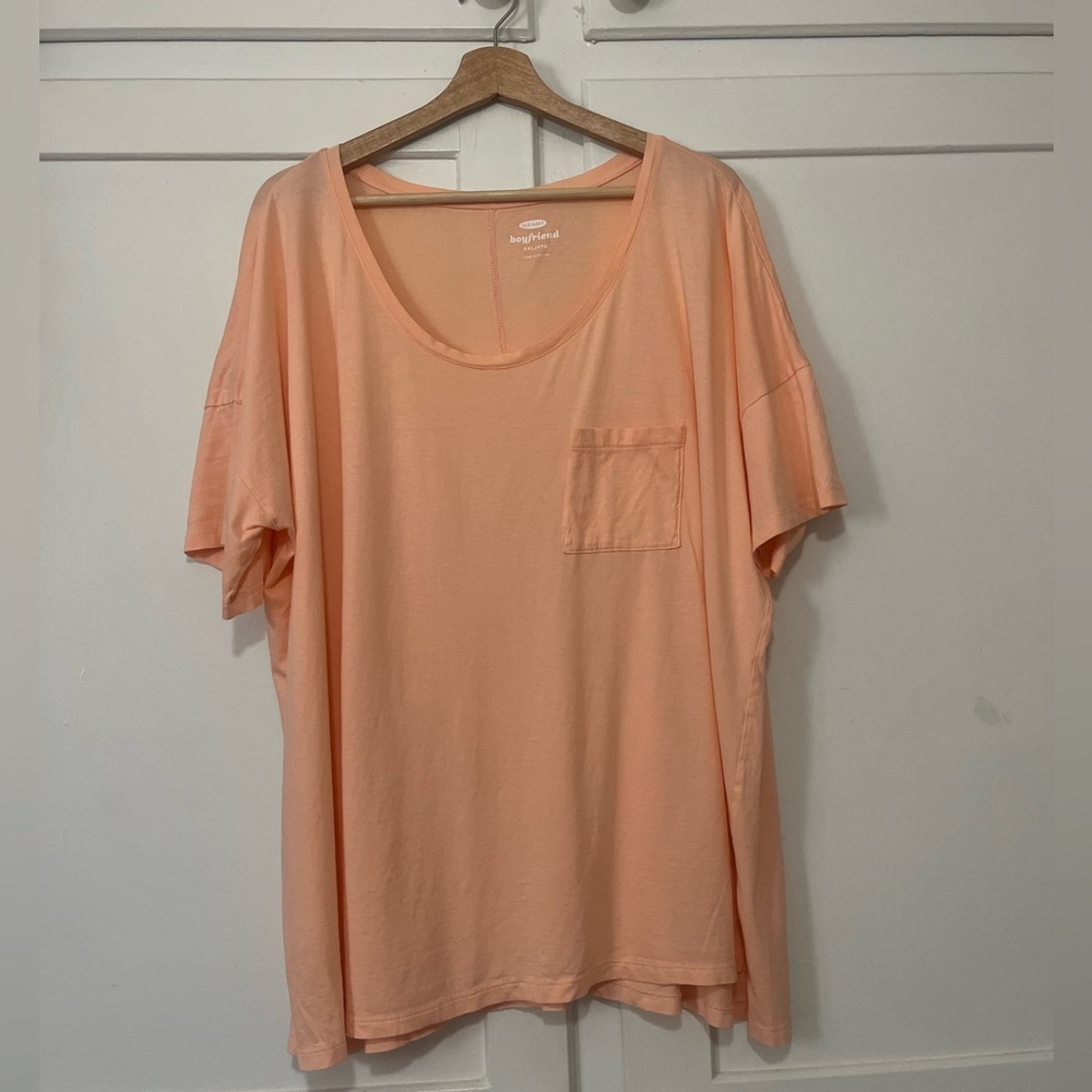 Old Navy Peach Boyfriend Tee XXL with front pocket, Excellent Condition